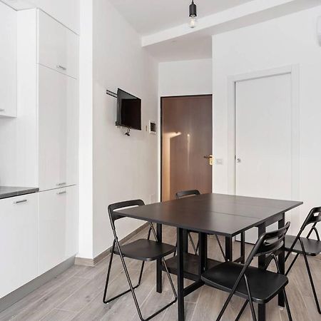 Modern And New Flat In Duomo Area Apartment มิลาน ภายนอก รูปภาพ