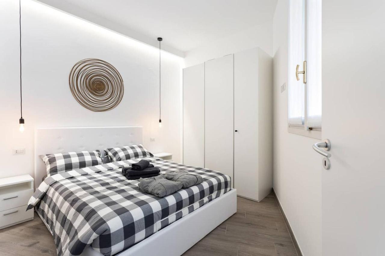 Modern And New Flat In Duomo Area Apartment มิลาน ภายนอก รูปภาพ