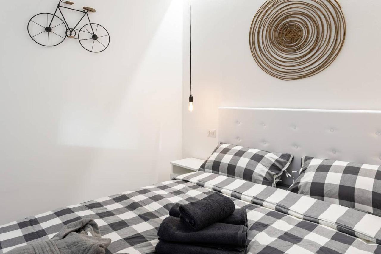 Modern And New Flat In Duomo Area Apartment มิลาน ภายนอก รูปภาพ
